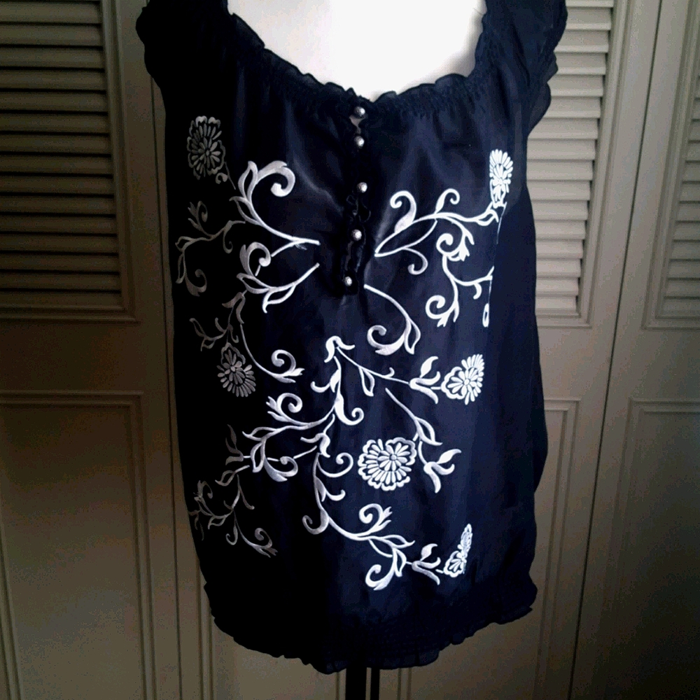 Pretty black & white embroidered top